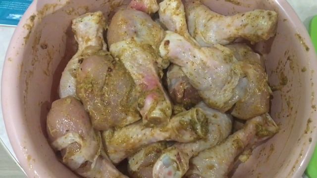 Очень вкусные куриные голени в беконе