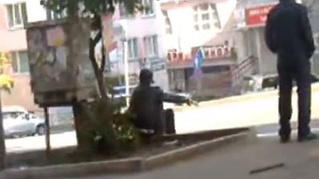 Бомж у светофора =D смотреть онлайн