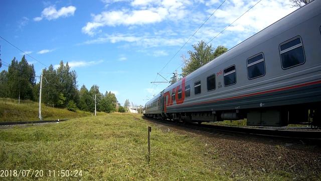 Электровоз ЭП1-122 с пассажирским поездом Новороссийск-Мурманск смотреть онлайн