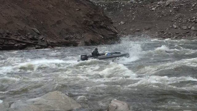 Проход катера по порогам реки Кантегир приток Енисея смотреть онлайн