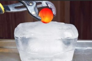 1000 DEGREE METAL BALL VS ICE - EXPERIMENT