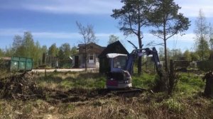 Мини-экскаватор KOMATSU PC12 - корчевка деревьев на дачном участке