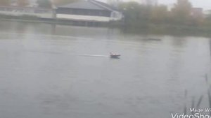 Самодельный радиуправляемый катер из потолочки.