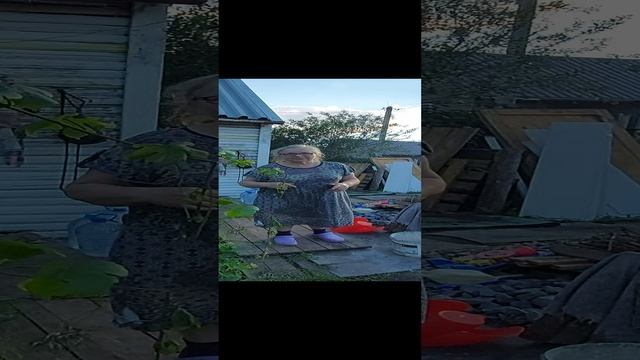 Арина на батуте