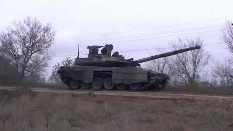 Церемония награждения российских танкистов прошла прямо на передовой