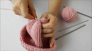 Как связать шапку тыковка  на спицах для девочки и для куклы  Две шапки из 1 мотка