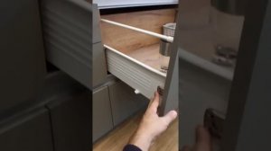 Кухня в потолок с Антрисолями без ручек. Фасады Пластик AGT. Часть 2.