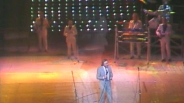 «Встреча друзей», музыка Евгения Мартынова, стихи Роберта Рождественского, поёт Евгений Мартынов смотреть онлайн