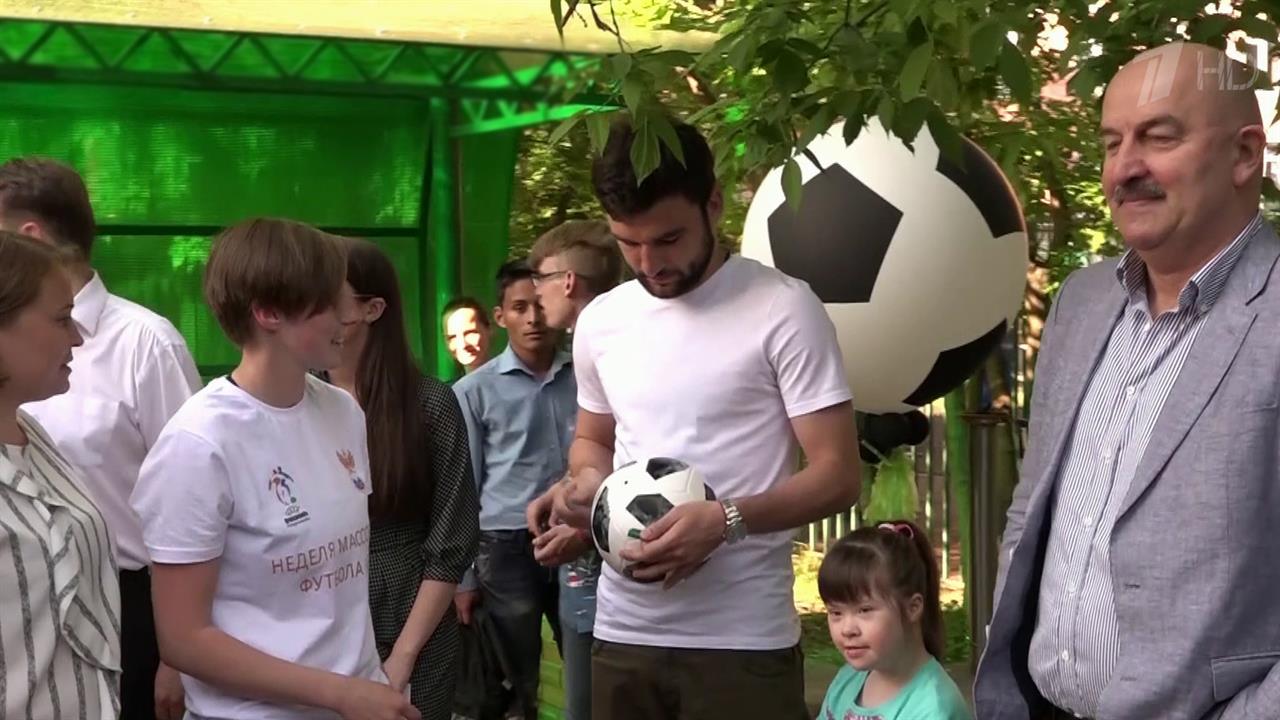 Самые заветные желания юных болельщиков исполняют футболисты сборной России