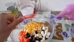 Греческий салат с кукурузой