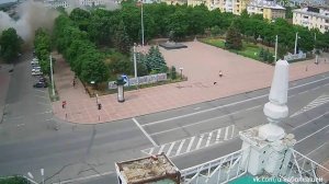 02.06.2014 Луганск. Самолёт наносит ракетный удар по центру города.