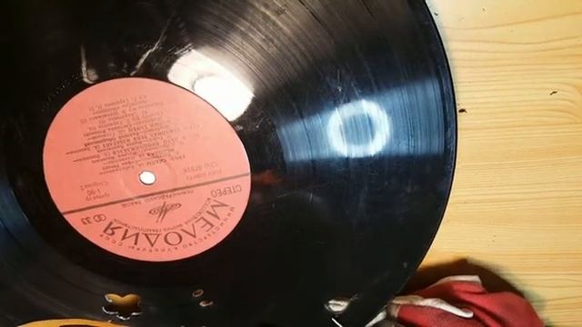 Часы из виниловой пластинки. Видео-урок основ резьбы по винилу. Декорируем дом своими руками.