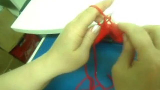 Скрученная, скрещенная лицевая петля с изнаночной стороны. смотреть онлайн