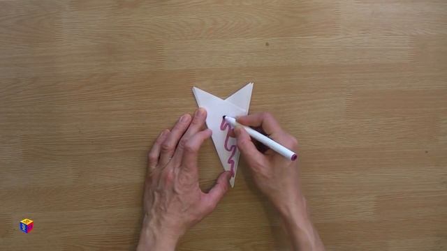 Новогодние игрушки своими руками. Как сделать шестиконечную снежинку из бумаги. смотреть онлайн