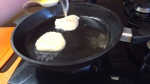 Пышные Оладьи, как пух! Мой секрет пышных и нежных оладьев!!! Не опадают после жарки!