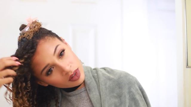 How To Define/Style Your Curly Hair! Finger Coiling Method смотреть онлайн