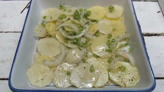Хек в духовке с картошкой
