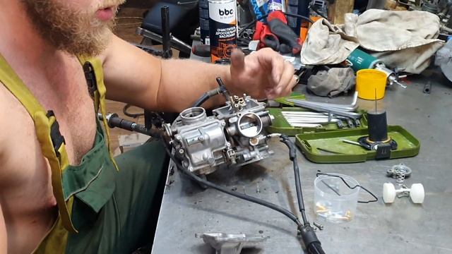 #Honda #VT1100 Shadow Sabre - снимаем и чистим карбюраторы смотреть онлайн