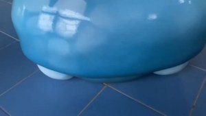 Аквапарк Мореон! Кира идёт в аквапарк! Катается с горок, плескается и плавает! Весело играем!