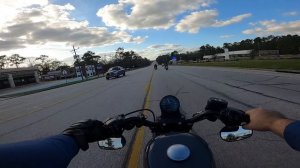 Воскресенье, катаясь на мотоциклах harley davidson со своей командой