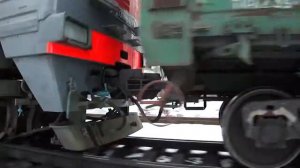 Отправление тепловоза 2ТЭ116УД-024 с грузовым поездом