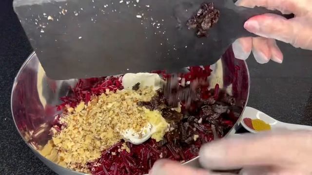 Свекольный салат. Свекольный салат с черносливом и грецким орехом. #свекольныйсалат