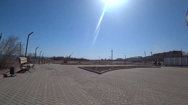 Город Балхаш (Балқаш) | мемориал первостроителям Балхаша на у. Желтоксан у озера весной 2021 года смотреть онлайн