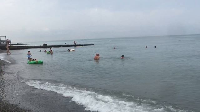 Адлер пляж Чкаловский обзор. Море в Сочи .