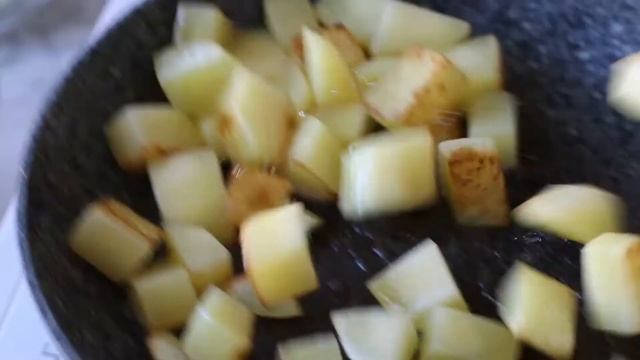 Жаркое в горшочках с овощами и курицей.  Вкусный ужин для семьи.