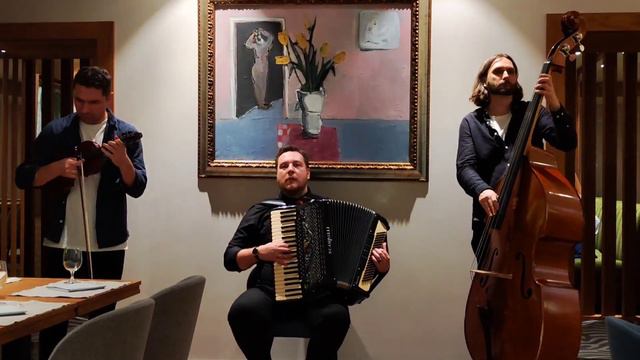 А снег идëт - группа Les Cornichons. смотреть онлайн