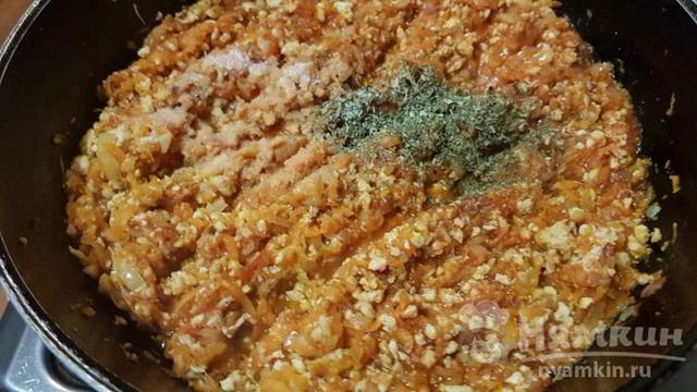 Картофельная запеканка с куриным фаршем и томатным соусом