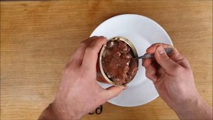 Тушенка из медвежатины (тушеное мясо медведя) производства Дикоед