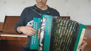 Бик матур татарча кой гармунда. "Су буеннан энкэй кайтып килэ" на гармони.