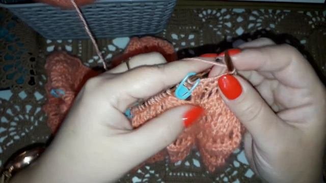 ЖАКЕТ НА КРУГЛОЙ КОКЕТКЕ СПИЦАМИ.М,К, СЛАДКИЙ ПЕРСИК!!!!