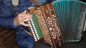 Измайловский пятачок, Гармонист Александр Быков. гармонь Пичугина в тональности Ля мажор