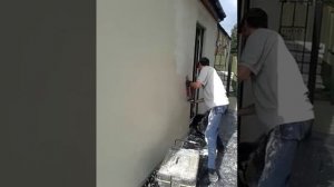 Нанесение декоративной штукатурки ceresit 137