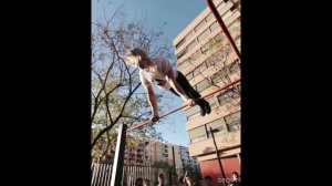 ПАРЕНЬ ИЗ ЛАТВИИ ТВОРИТ ФАНТАСТИЧЕСКИЕ ВЕЩИ НА ТУРНИКЕ - Daniels Laizans (монстр воркаута 2019)