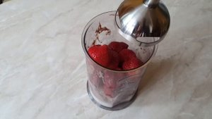 Молочный коктейль с клубникой в домашних условиях