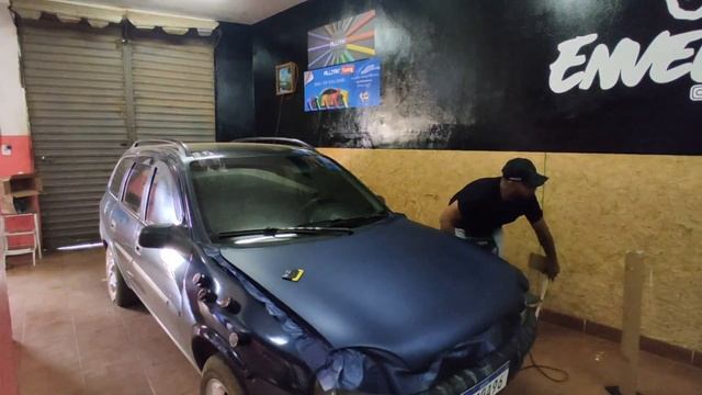 Envelopando capô do Corsa смотреть онлайн