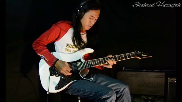 80 Melodious Hard Rock Improvisation By Huzaifah  Bite A Guitar !!!! Shredd on !!!