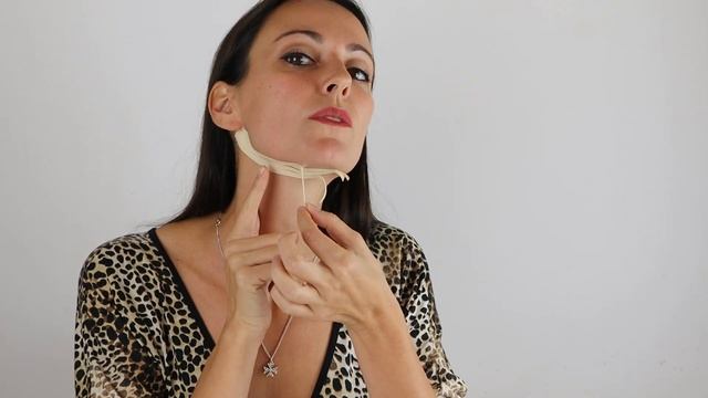 Не на двойната брадичка с кинезиотейпинг смотреть онлайн