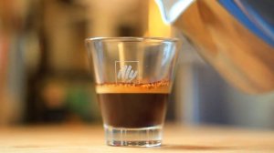 Готовим кофе / Итальянская марка Illy / Preparazione il caffe` Illy