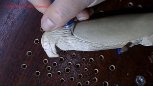 Вырезаю орла на топорище.Резьба по дереву бормашиной.Резная рукоять для топора.