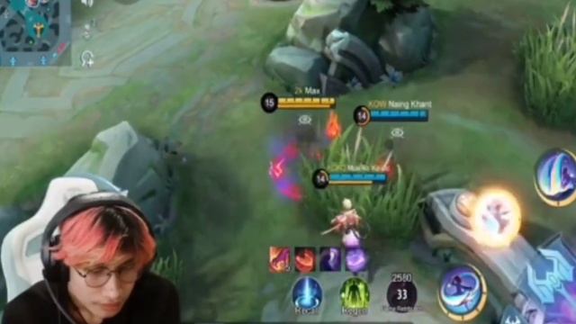 မောင် Max တစ်ယောက် အသံခိုးနားထောင်သောအခါ смотреть онлайн