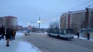 Троллейбус. Короткое замыкание контактной сети