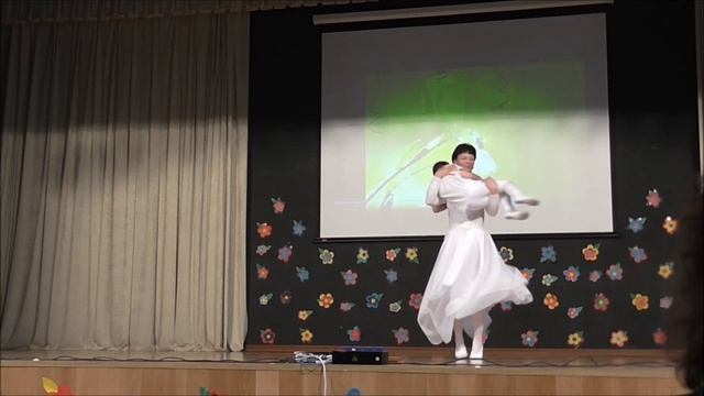Танец мамы с сыном «Нежность».  Ведущая - Перышкова Наталья. Мы танцуем, мы играем.