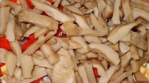 салат из соленых груздей и овощей