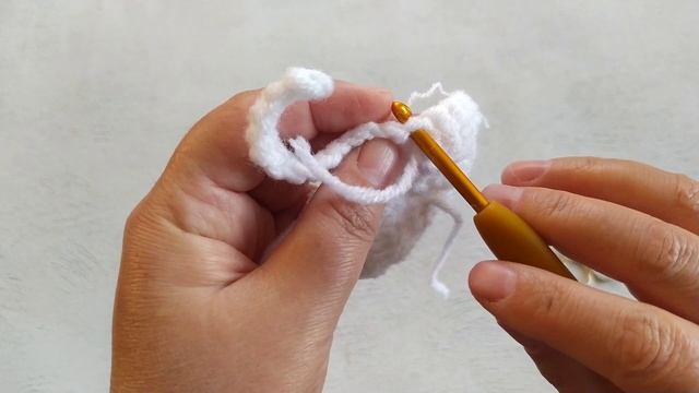 Котенок крючком, как украшение для рукодельных вещей. Вязание для начинающих.