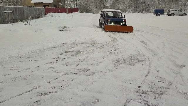 Установил отвал на Ниву. Нива стала грейдером. смотреть онлайн