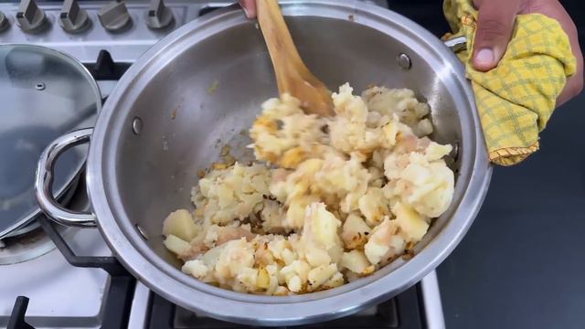 Aloo Samosay Recipe | Easy Step by Step Crispy Potato Samosa (Better)
